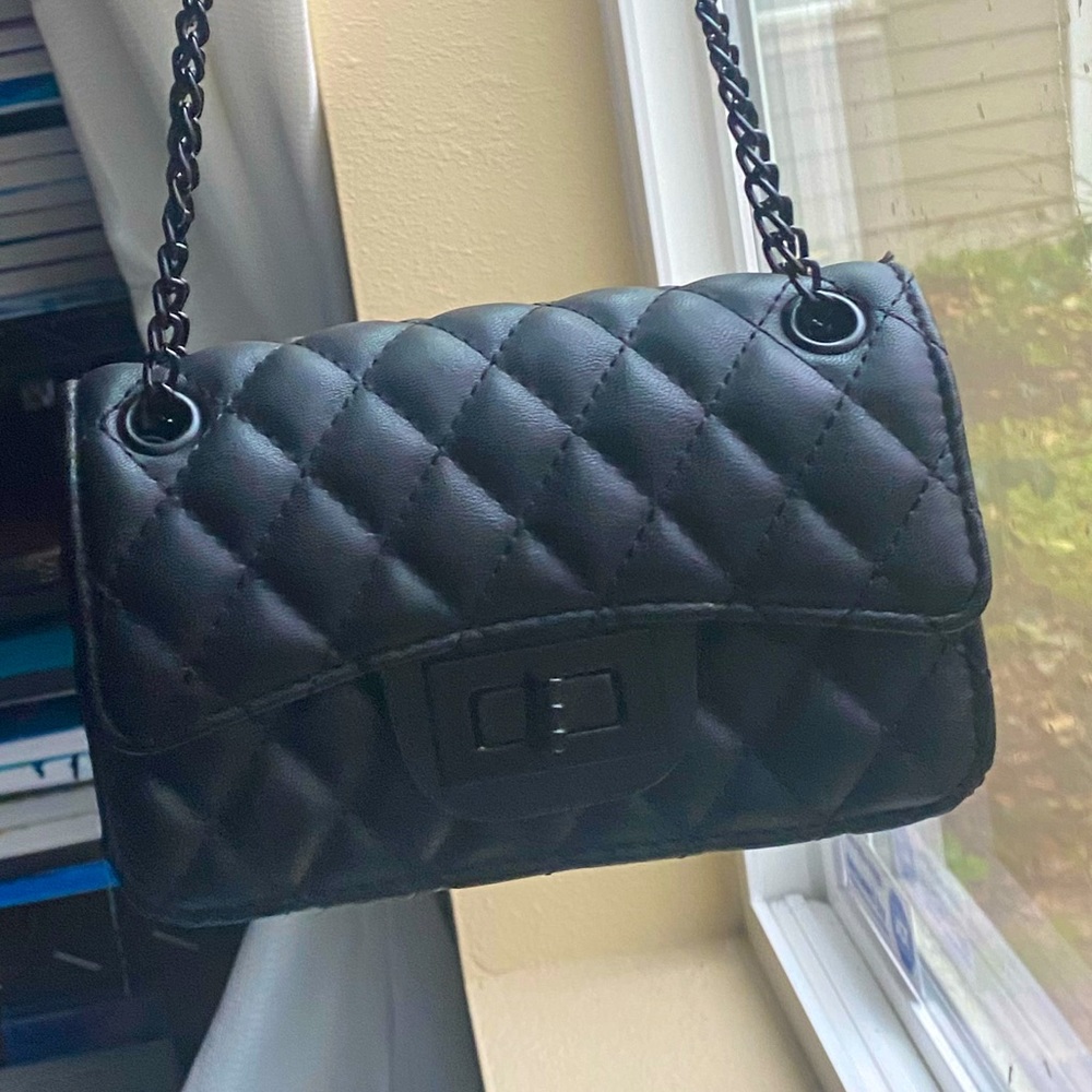 NWOT BLACK CROSSBODY HANDBAG
